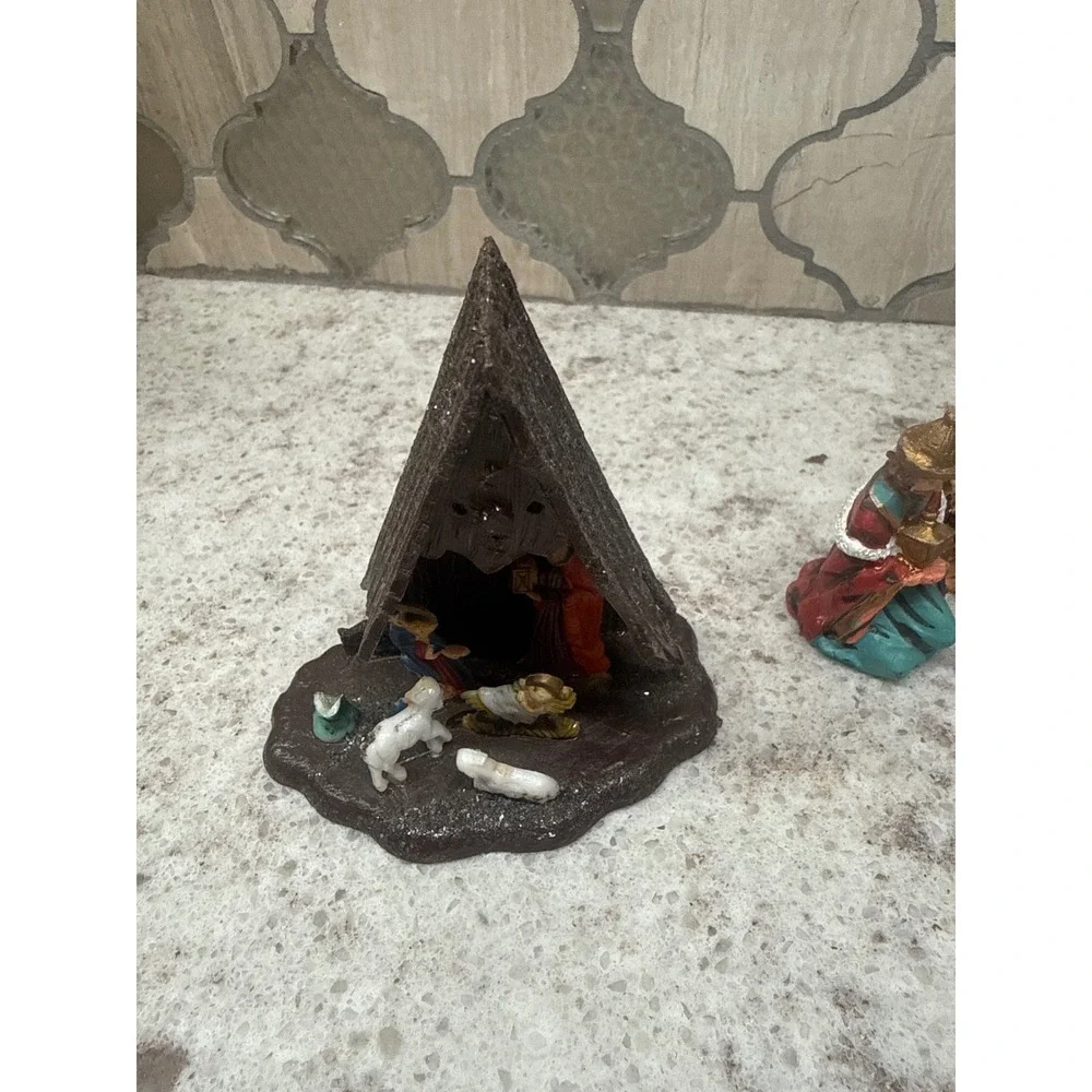 Miniature Nativity Scene Set Resin Figurines Christmas Decor 8‎ Piece Set Stable